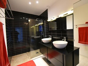 Shower - Villa in Malves near Carcassonne Pool (Malves en Minervois)