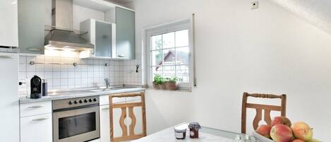 Appart'hÎtel, 1 trÚs grand lit | Cuisine privée | Réfrigérateur, micro-ondes, four, plaque de cuisson