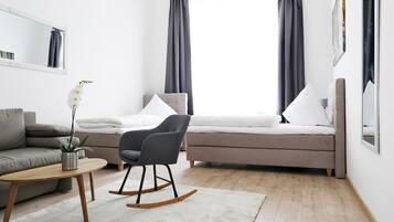 Comfort Condo, 5 Bedrooms (incl. Final Cleaning Fee and Sheets) | 5 bedrooms, individually decorated, individually furnished, desk