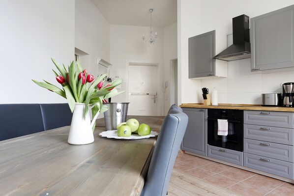 Comfort Condo, 5 Bedrooms (incl. Final Cleaning Fee and Sheets) | Private kitchen