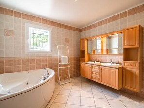 Bathtub