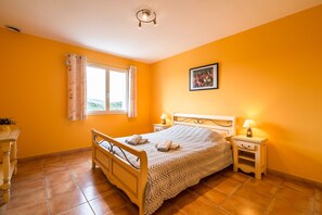 3 bedrooms, iron/ironing board, WiFi