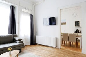 2 室のベッドルーム、WiFi (無料)、ベッドシーツ