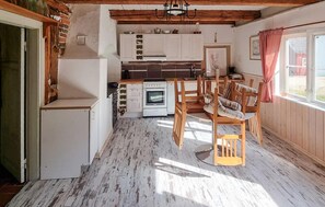 Refrigerador, parrilla de estufa, lavavajillas y cafetera y tetera 