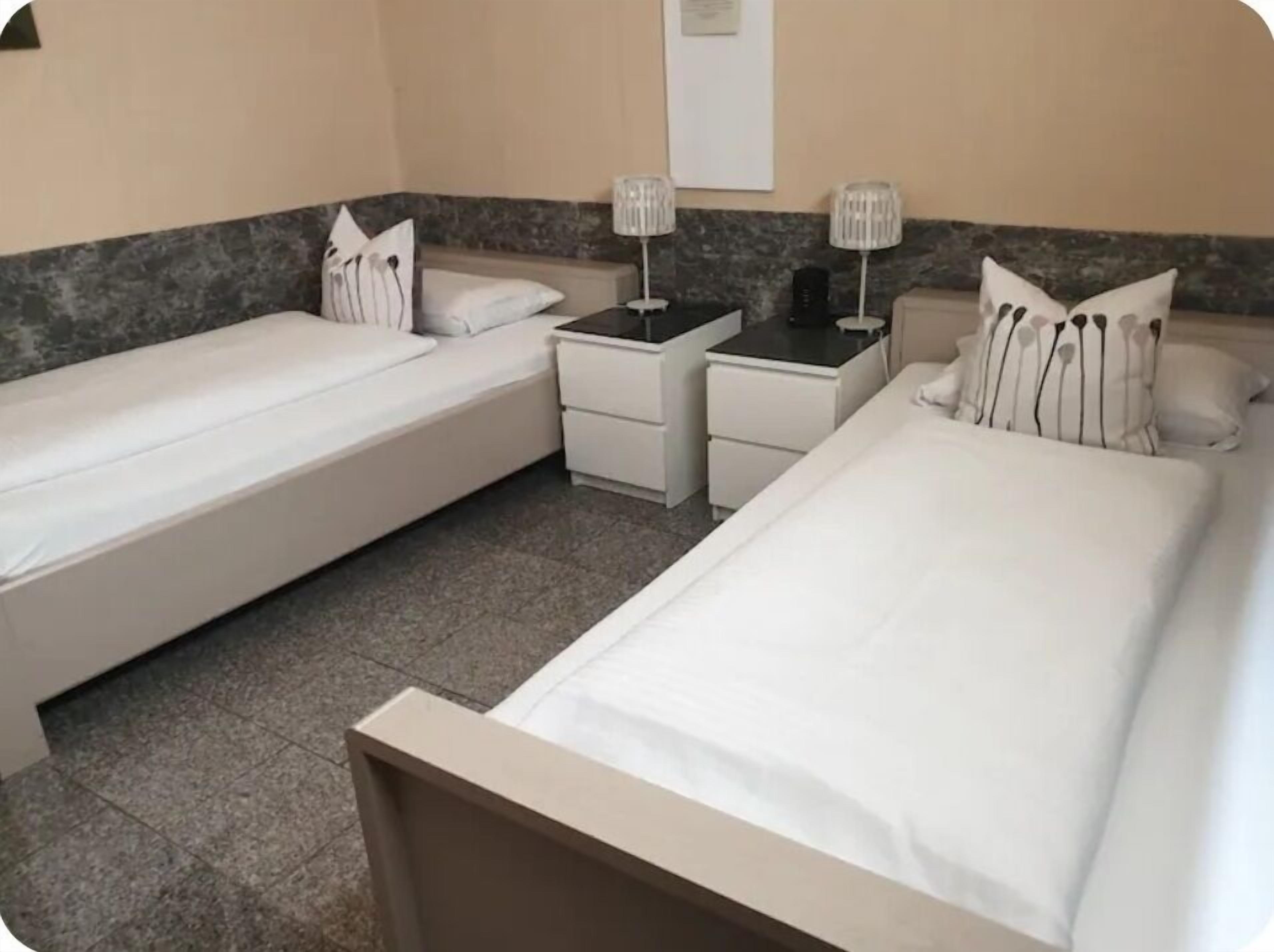 Quarto duplo | Escrivaninha, ferros/tábuas de passar roupa, Wi-Fi de cortesia