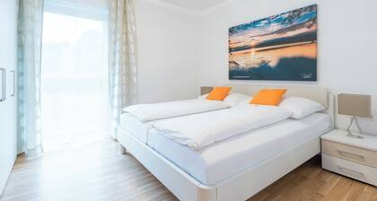 Appartement moderne avec grand balcon sur le lac Klopein