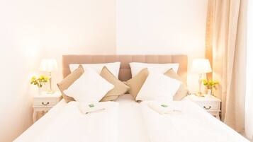 Apartment, 3 Bedrooms | 3 bedrooms, free WiFi, bed sheets