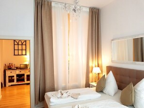 Apartment, 3 Schlafzimmer | Essbereich im Zimmer