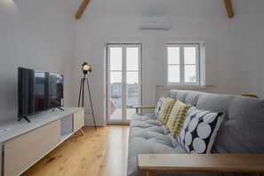 Comfort Apartment, 1 Bedroom, Terrace, City View | Living room | 40-inch flat-screen TV with cable channels, TV - Liiiving In Porto-Historic Sunny Terrace (Porto)