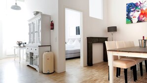 Unclassified image, 5 of 30, button - RockChair Apartments Charlottenburg (Berlin)