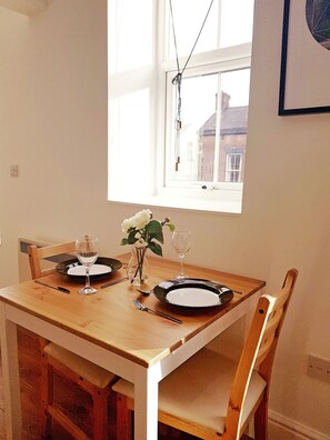 In-room dining - BlueOne Serviced Apartments-Sandon House (Sheffield)