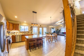 Interior - SunKissed Modern Home, Hot tub (Nederland)