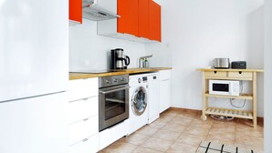 Studio | Private kitchen | Coffee/tea maker, full-size fridge, oven, stovetop - RockChair Studio am Mauerpark (Berlin)