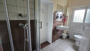 Shower, towels