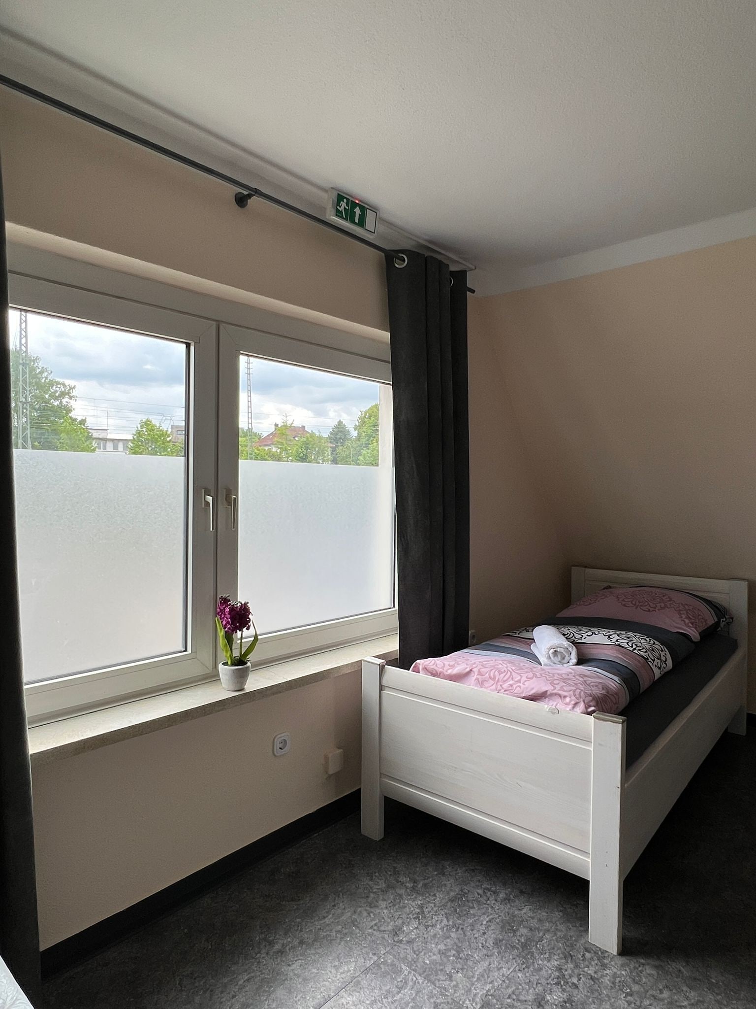 Single Room, Shared Bathroom | Desk, free WiFi, bed sheets