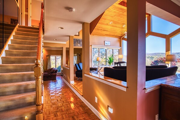 Interior - Twin Peaks in the Catskills (Roxbury)