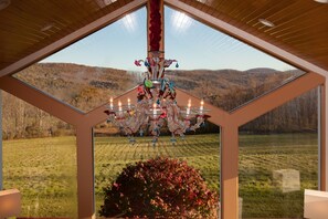 Interior - Twin Peaks in the Catskills (Roxbury)