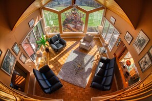 Interior - Twin Peaks in the Catskills (Roxbury)