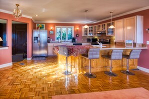 Fridge, microwave, oven, stovetop - Twin Peaks in the Catskills (Roxbury)