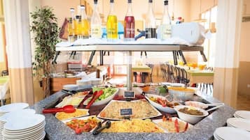 Se sirven comidas, cenas y cocina francesa