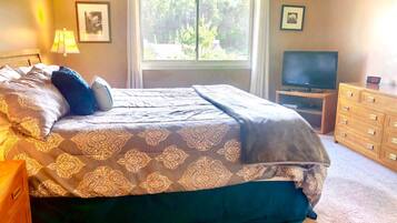 3 bedrooms, WiFi (free), bed sheets