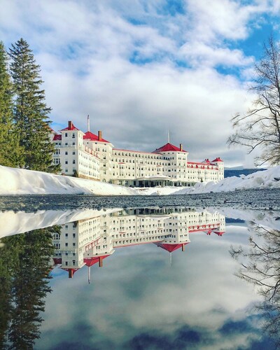 F16 Fairway Village Condo with great mountain views, 8 min walk from Mount Washington Hotel! AC!