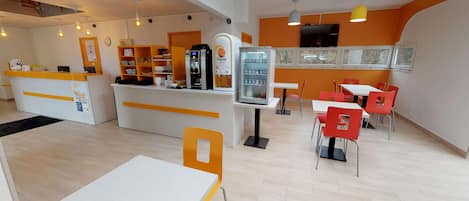 Dagelijks ontbijtbuffet (EUR 6.50 per persoon)
