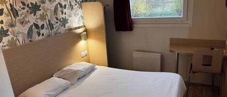 Rom | Allergitestet sengetøy, skrivebord, wi-fi (inkludert) og sengetøy