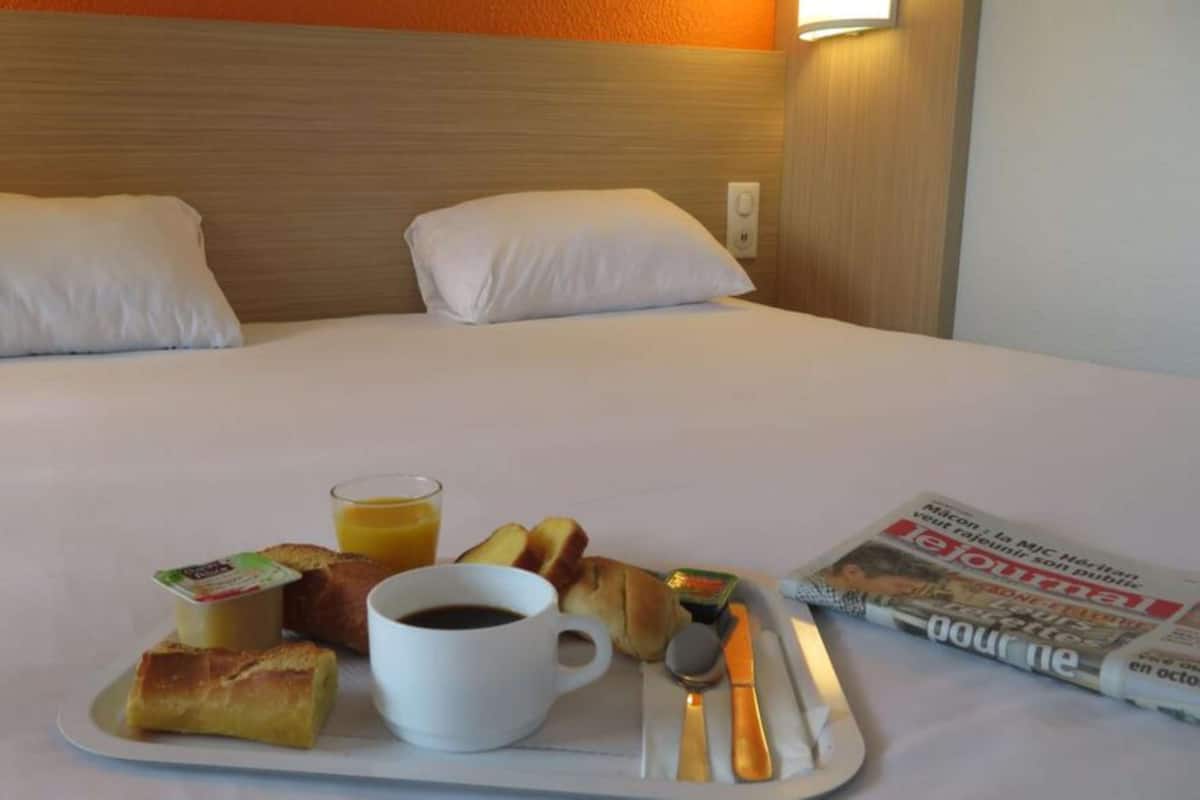 Standard Room, 1 Double Bed | Hypo-allergenic bedding, desk, free WiFi, bed sheets