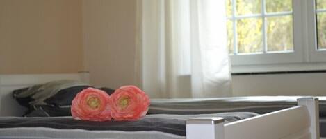 Kamar Double | Meja kerja, Wi-Fi gratis, dan seprai linen