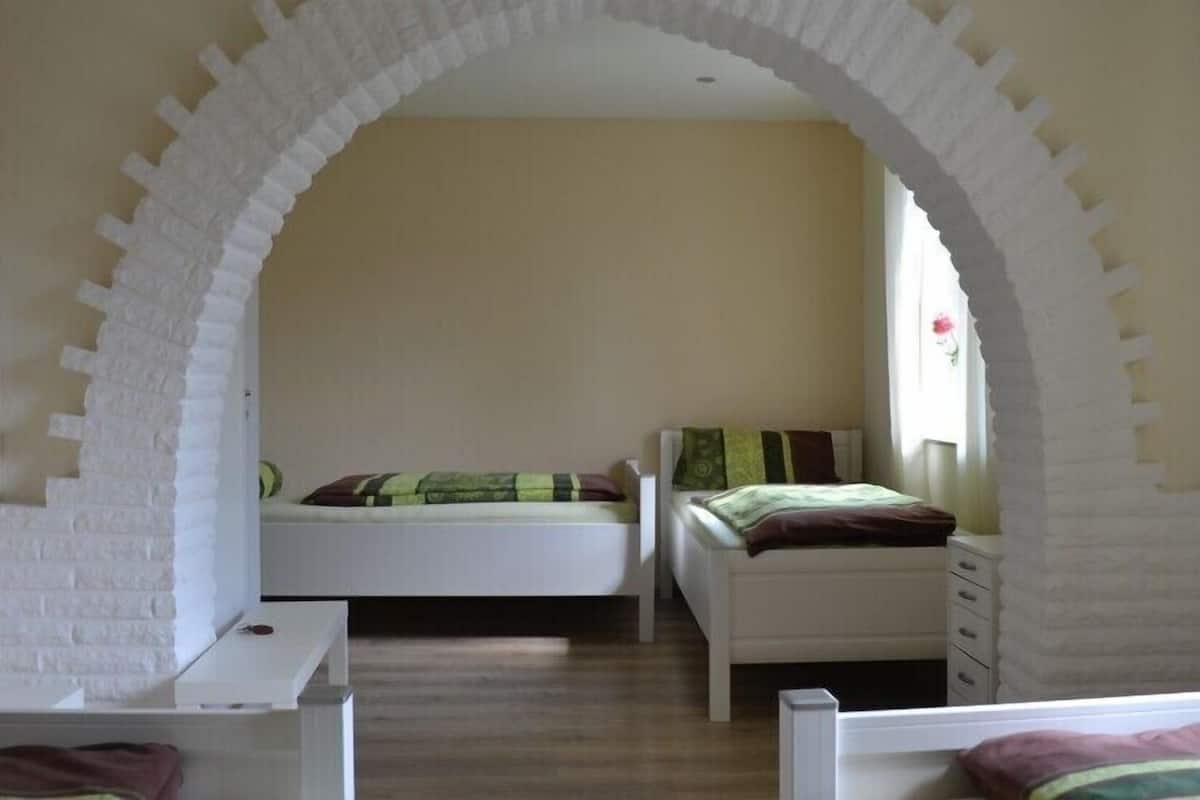Triple Room | Desk, free WiFi, bed sheets