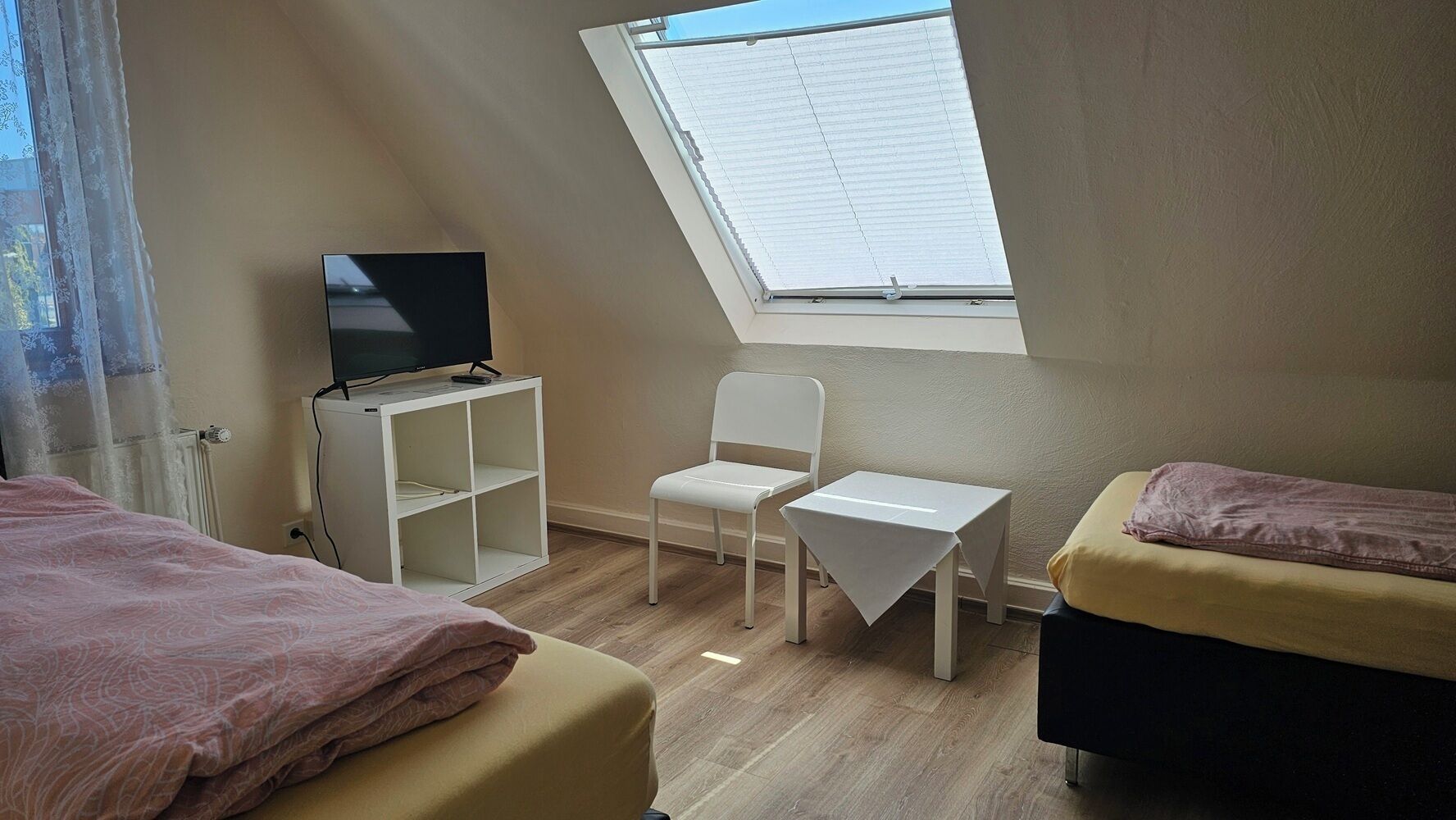 Double Room, Shared Bathroom | Desk, free WiFi, bed sheets