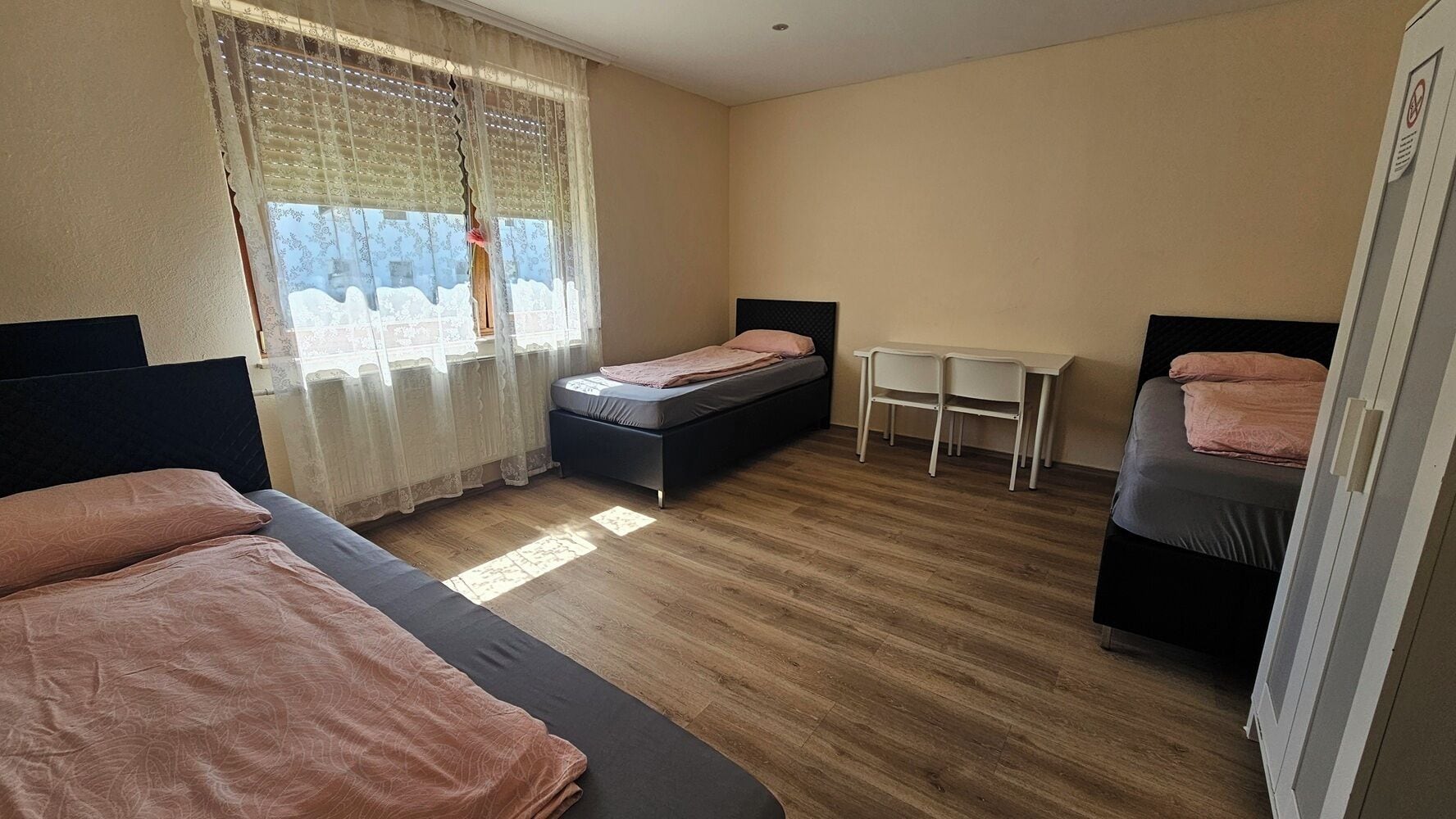 Dreibettzimmer, Gemeinschaftsbad