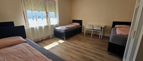 Dreibettzimmer, Gemeinschaftsbad