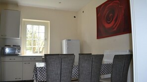 Microwave, stovetop, cookware/dishes/utensils