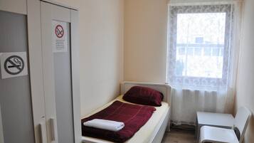 Single Room, Shared Bathroom | Desk, free WiFi, bed sheets