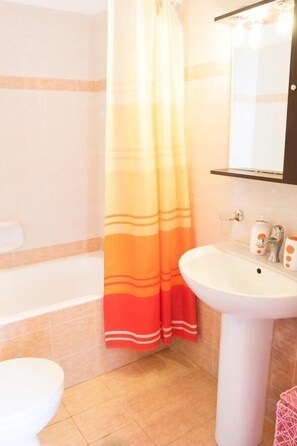 Bathroom - Arkasa riverside apartment (Karpathos)