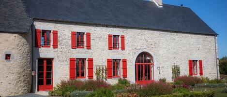 Façana frontal de l'allotjament