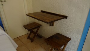 Quarto casal básico | Edredons de pluma, Wi-Fi de cortesia