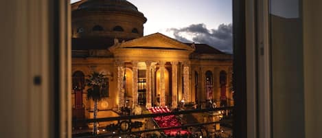 Superior Deluxe Apartment | Egyptian cotton sheets, premium bedding, down comforters, pillowtop beds