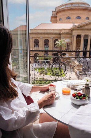 Superior Deluxe Apartment | Egyptiska bomullslakan, sängtillbehör av högsta kvalitet och duntäcken