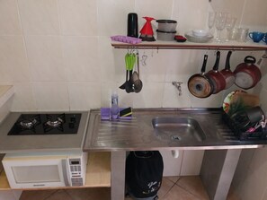 Kit Lepá para não fumantes | Private kitchenette | Fridge, stovetop, cookware/dishes/utensils - Lepá Hospedagem (São Sebastião)
