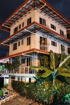 Front of property – evening/night - Villa Manuel Antonio for 8 people (Quepos)