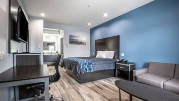 Kamar Basic, 1 Tempat Tidur King, Boleh Merokok | Tirai kedap cahaya, setrika/meja setrika, Wi-Fi gratis, dan seprai linen