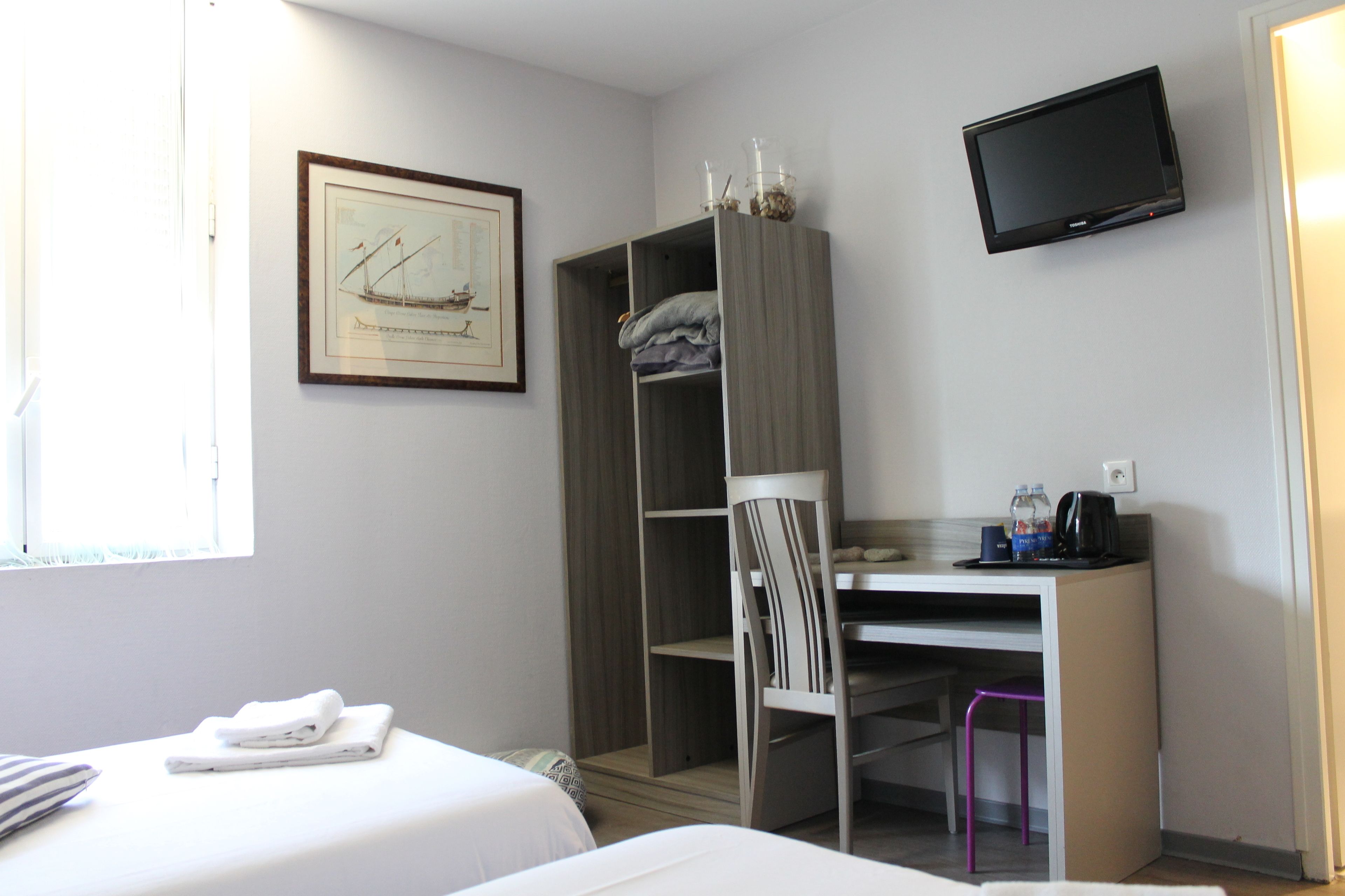 room (twin) | desk, iron/ironing board, free cots/infant beds, rollaway beds