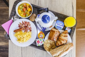 Petit déjeuner complet servi tous les jours en supplément
