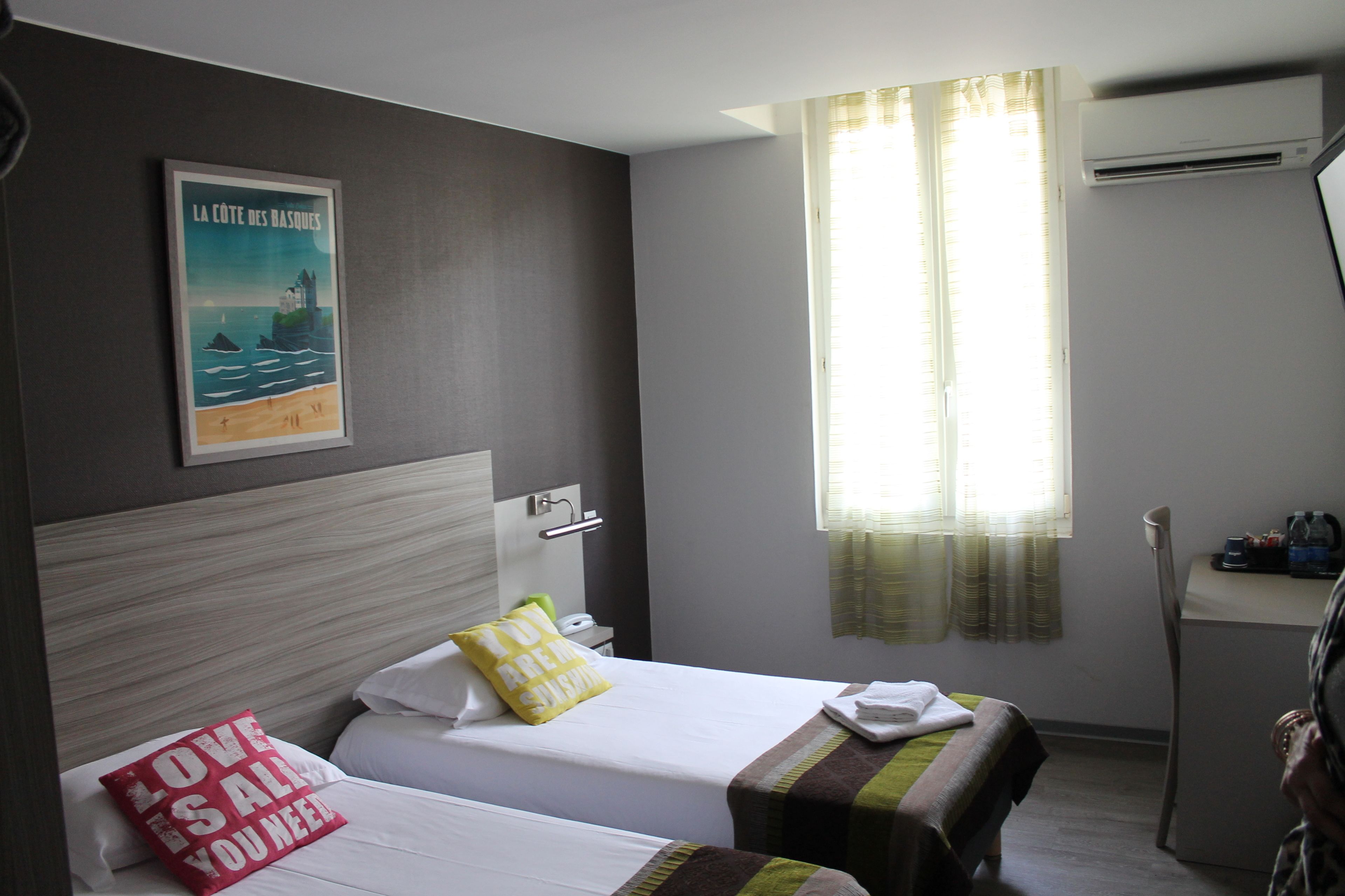 room (twin) | desk, iron/ironing board, free cots/infant beds, rollaway beds