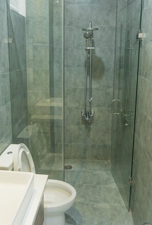 Standard Quadruple Room | Bathroom | Shower, free toiletries, slippers, towels