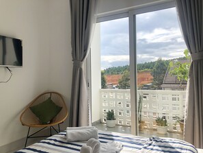 Standard Double Room, Balcony | Desk, free WiFi, bed sheets - Ho Hoang House (Da Lat)