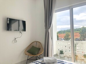 Standard Double Room, Balcony | Desk, free WiFi, bed sheets - Ho Hoang House (Da Lat)